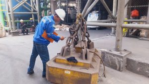 Kiem tra tai cau truc 2 300x169 - Kiểm tra tải cẩu trục