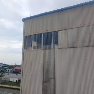 Sua chua mai ton nha xuong cac loai 1 300x300 - Sửa chữa mái tôn nhà xưởng các loại