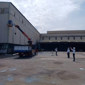 Sua chua mai ton nha xuong cac loai 3 300x300 - Sửa chữa mái tôn nhà xưởng các loại