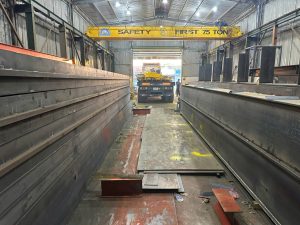 Len hang cau 2 tan 1 300x225 - Lên hàng cẩu 2 tấn