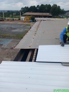 Lop mai ton nha xuong 3 225x300 - Lợp mái tôn nhà xưởng
