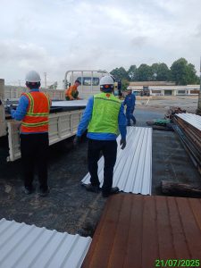 Lop mai ton nha xuong 6 225x300 - Lợp mái tôn nhà xưởng