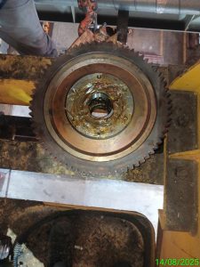 Sua chua banh xe cau truc 3 225x300 - Sửa chữa bánh xe cẩu trục