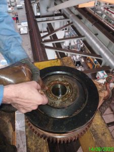 Sua chua banh xe cau truc 6 225x300 - Sửa chữa bánh xe cẩu trục