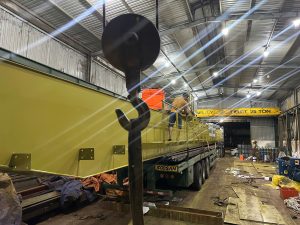 Len hang cau truc 4 300x225 - Lên hàng cẩu trục