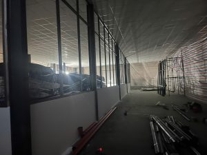 Lap nhom kinh van phong 2 300x225 - Lắp nhôm kính văn phòng