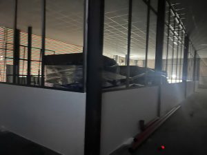 Lap nhom kinh van phong 3 300x225 - Lắp nhôm kính văn phòng