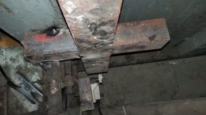 Sua chua thang may 4 300x168 - Sửa chữa thang m&aacute;y