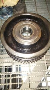 Thay banh xe cau 3 168x300 - Thay b&aacute;nh xe cẩu