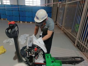 Bao duong cau truc 12 1 300x225 - Bảo dưỡng cẩu trục