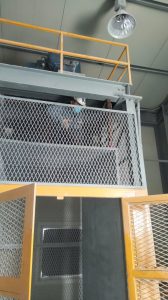 Sua chua thang may nang hang 5 168x300 - Sửa chữa thang m&aacute;y n&acirc;ng h&agrave;ng