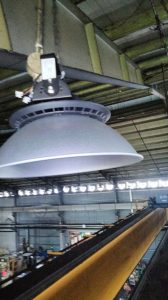 Lap bong den nha xuong 2 168x300 - Lắp b&oacute;ng đ&egrave;n nh&agrave; xưởng