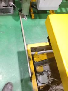Lap ban nang hang 2 tan 2 225x300 - Lắp b&agrave;n n&acirc;ng h&agrave;ng 2 tấn