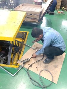 Test tai ban nang 1 225x300 - Test tải b&agrave;n n&acirc;ng