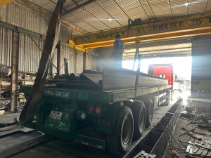 Nhap hang thep tam 4 300x225 - Nhập h&agrave;ng th&eacute;p tấm