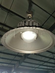 thay the bong den cong nghiep 3 225x300 - thay thế b&oacute;ng đ&egrave;n c&ocirc;ng nghiệp