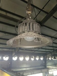 thay the bong den cong nghiep 4 225x300 - thay thế b&oacute;ng đ&egrave;n c&ocirc;ng nghiệp
