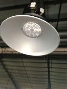 thay the bong den cong nghiep 5 225x300 - thay thế b&oacute;ng đ&egrave;n c&ocirc;ng nghiệp