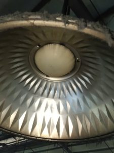 thay the bong den cong nghiep 6 225x300 - thay thế b&oacute;ng đ&egrave;n c&ocirc;ng nghiệp
