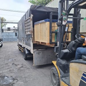 Giao hang 4 300x300 - Giao h&agrave;ng