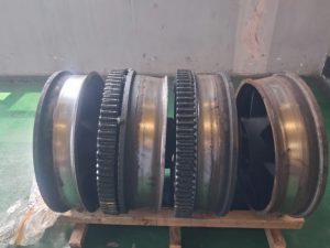 Thay the banh xe cau truc 3 300x225 - Thay thế b&aacute;nh xe cẩu trục