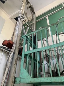 Sửa thang nâng hàng 1 tấn Bình Tân HCM 3 225x300 - Sửa thang nâng hàng 1 tấn