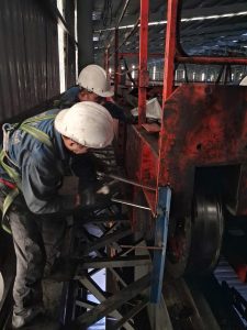 Sua chua cau truc 2 225x300 - Sửa chữa cẩu trục