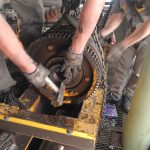 Thay bạc đạn bánh xe cẩu trục